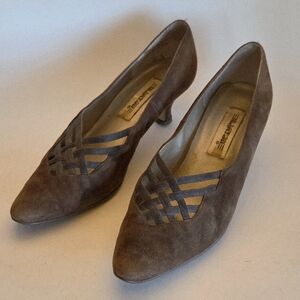 Maserati Size 7 1980s Vintage Suede Leather Pumps Low Heel Brown Art Deco